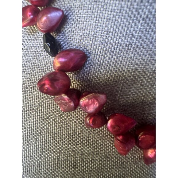 Red Teardrop Pearl & Black Bead Necklace With Toggle Clasp - Picture 2 of 6